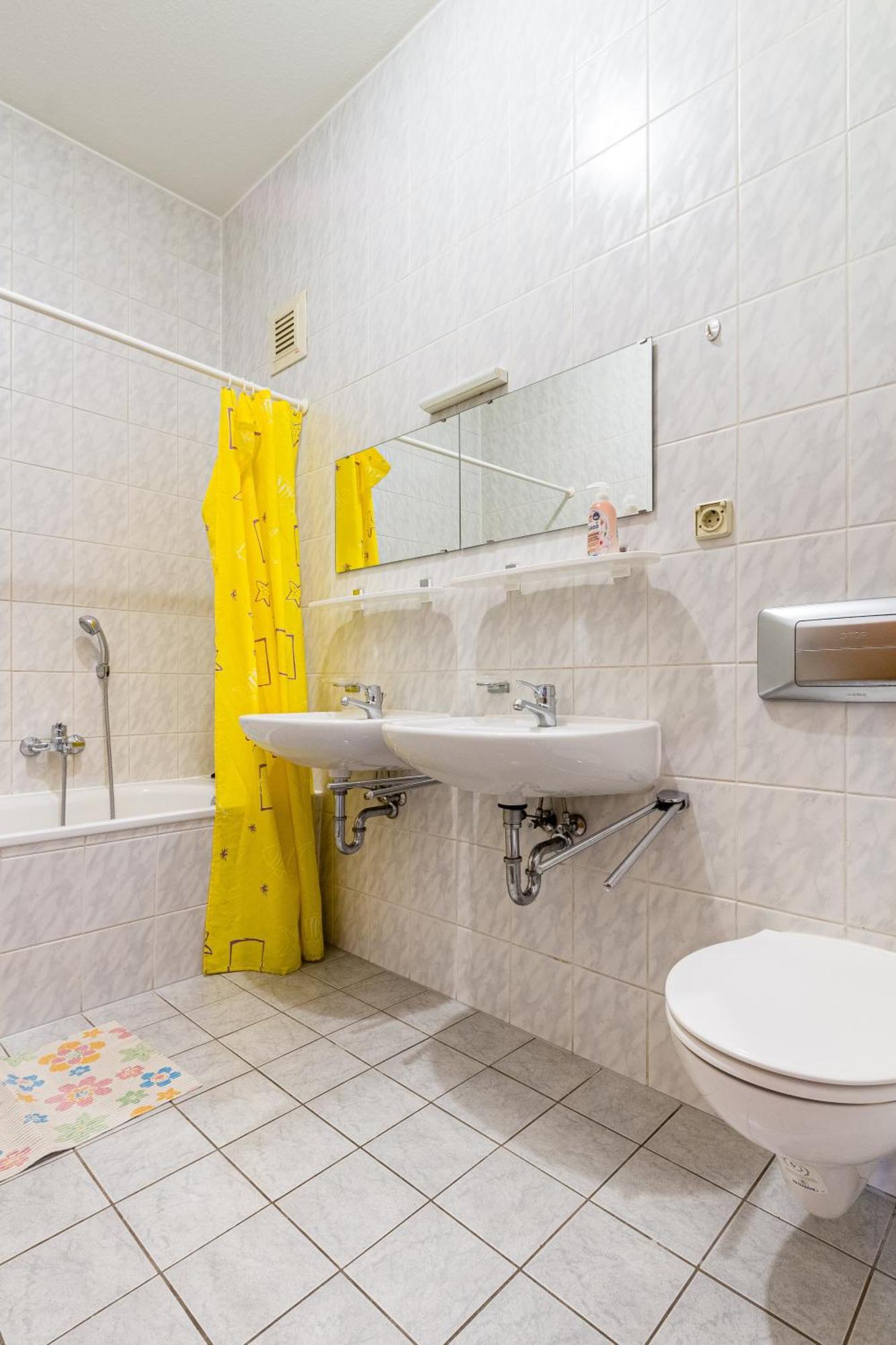 Apartmenthaus In Chemnitz Fuer Monteure Exterior foto